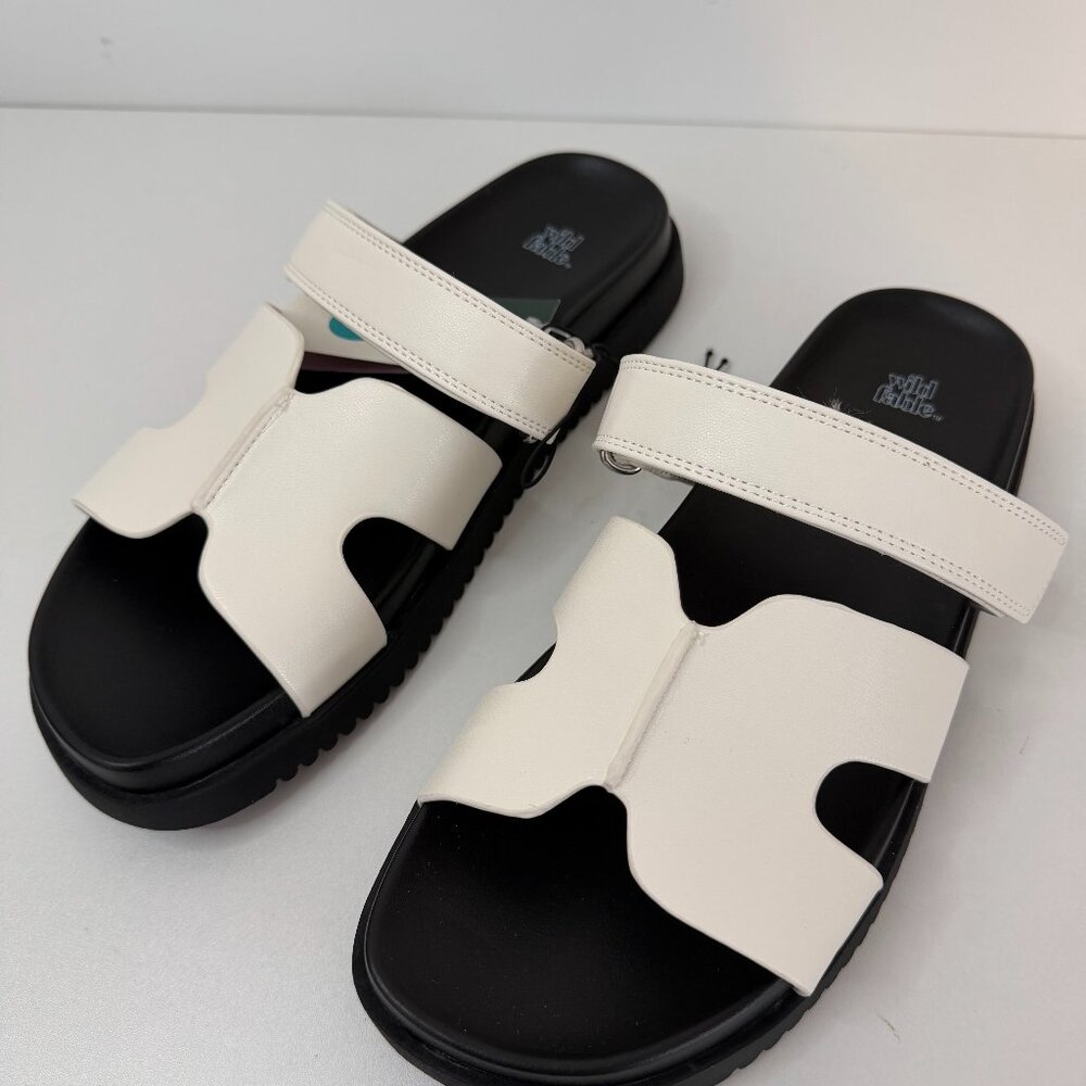 New in Box & Tags Wild Fable Size 8 White and Black Sandal Adjust. Velcro Strap